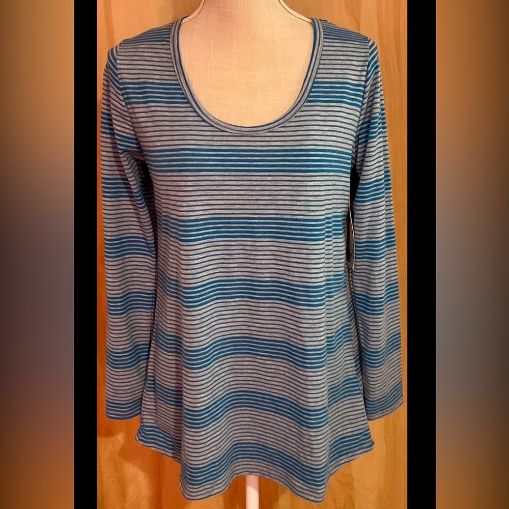 Lularoe Lynnae Top - NWT